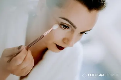 ISMENA JAGODA Makeup Artist